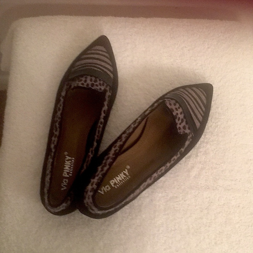 Flat shoes black and gray